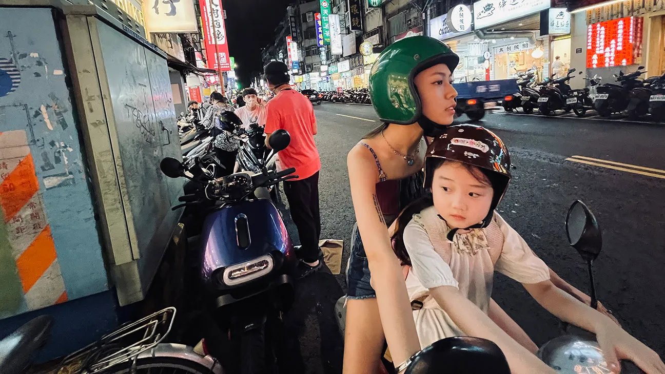 Cô Gái Tay Chiêu Cô Gái Tay Chiêu
